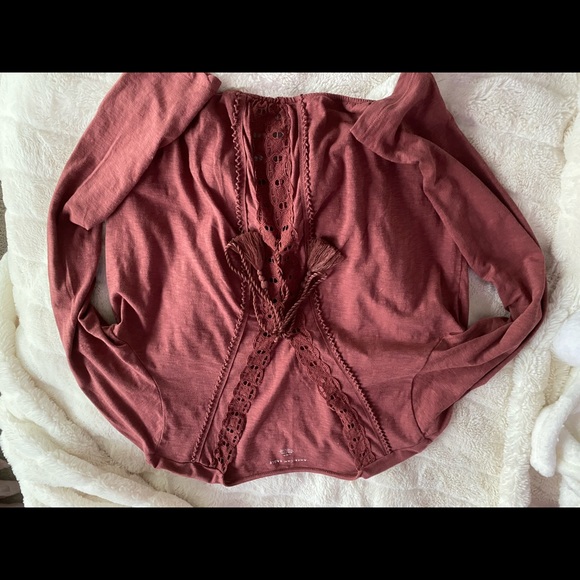 American eagle long sleeve top. Very cute! - Picture 1 of 2